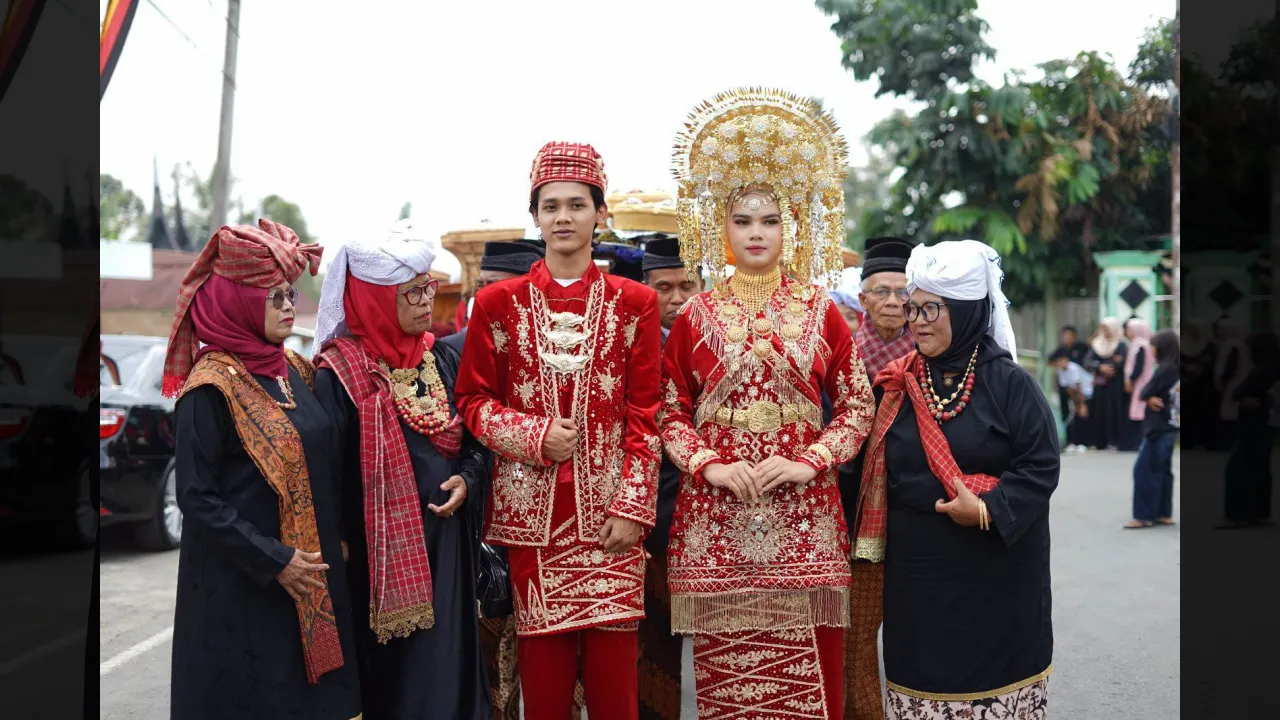 Psangan pengantin marapulai jo anak daro